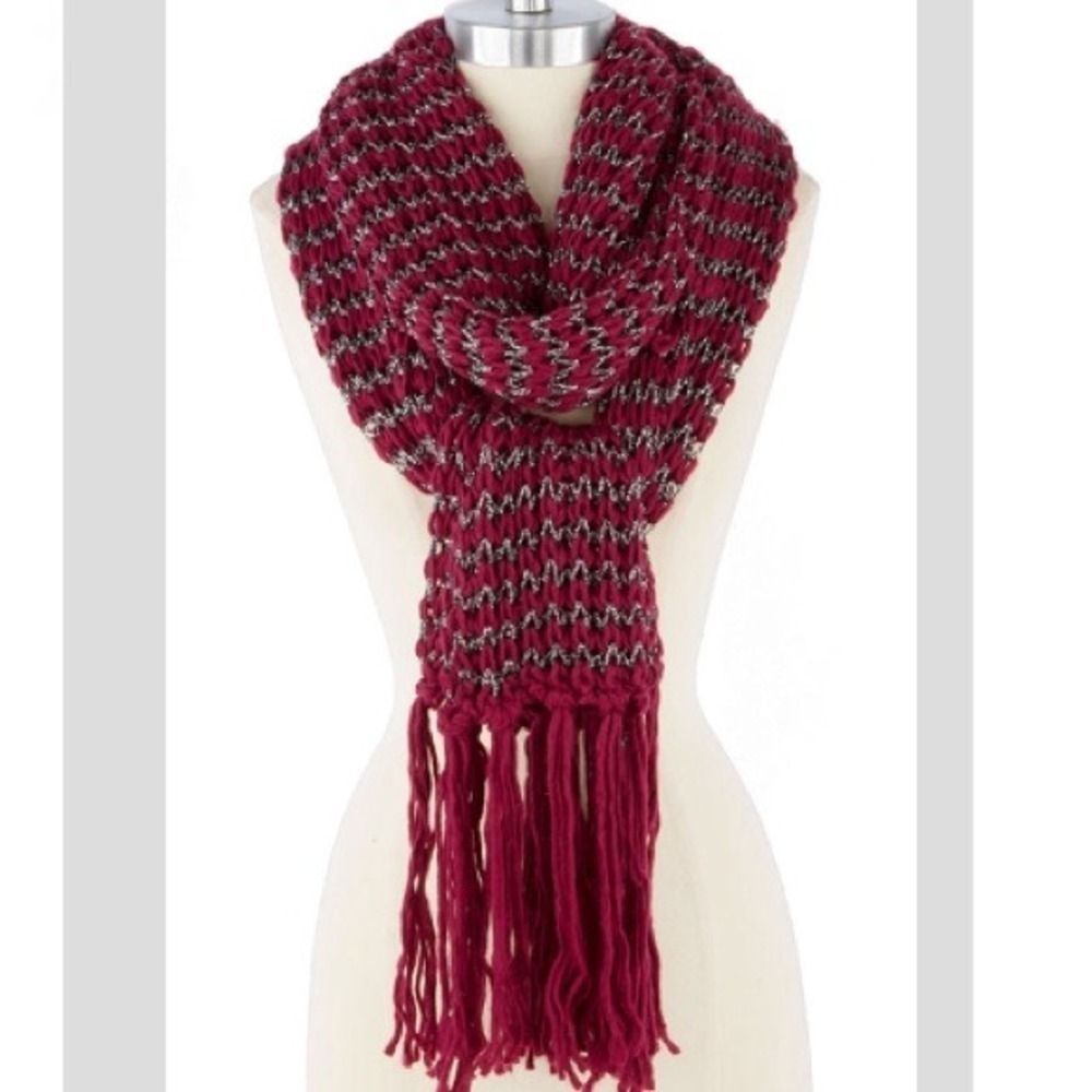 ⭐️6 for $35 - Mix & Match⭐️ Metallic fringe scarf